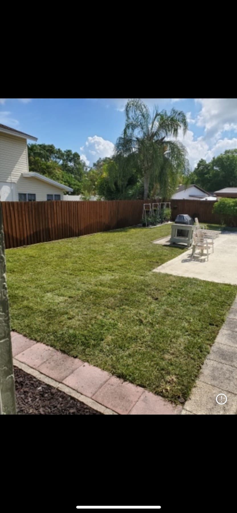 General Sod Tampa finished front-yard lawn in a suburban neighborhood